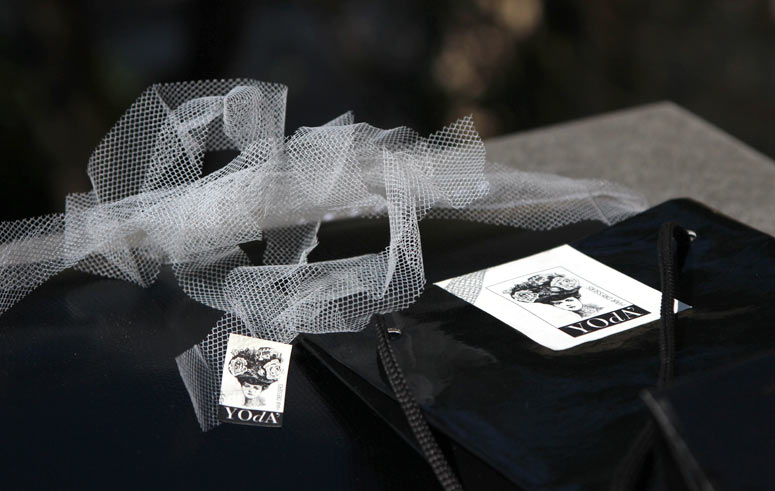 chiudi pacchetto ed etichetta